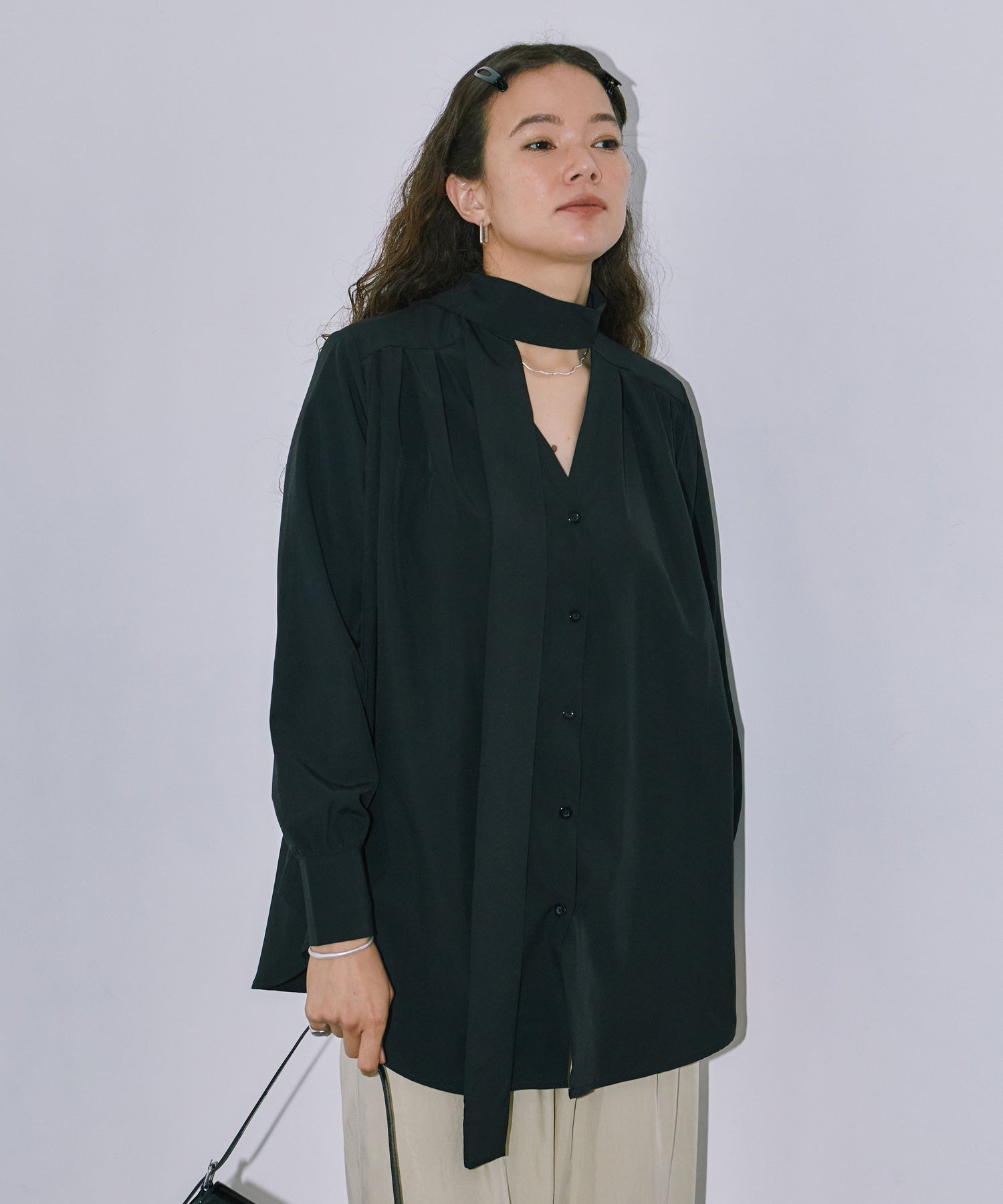 チョーカーネックフレアシャツ