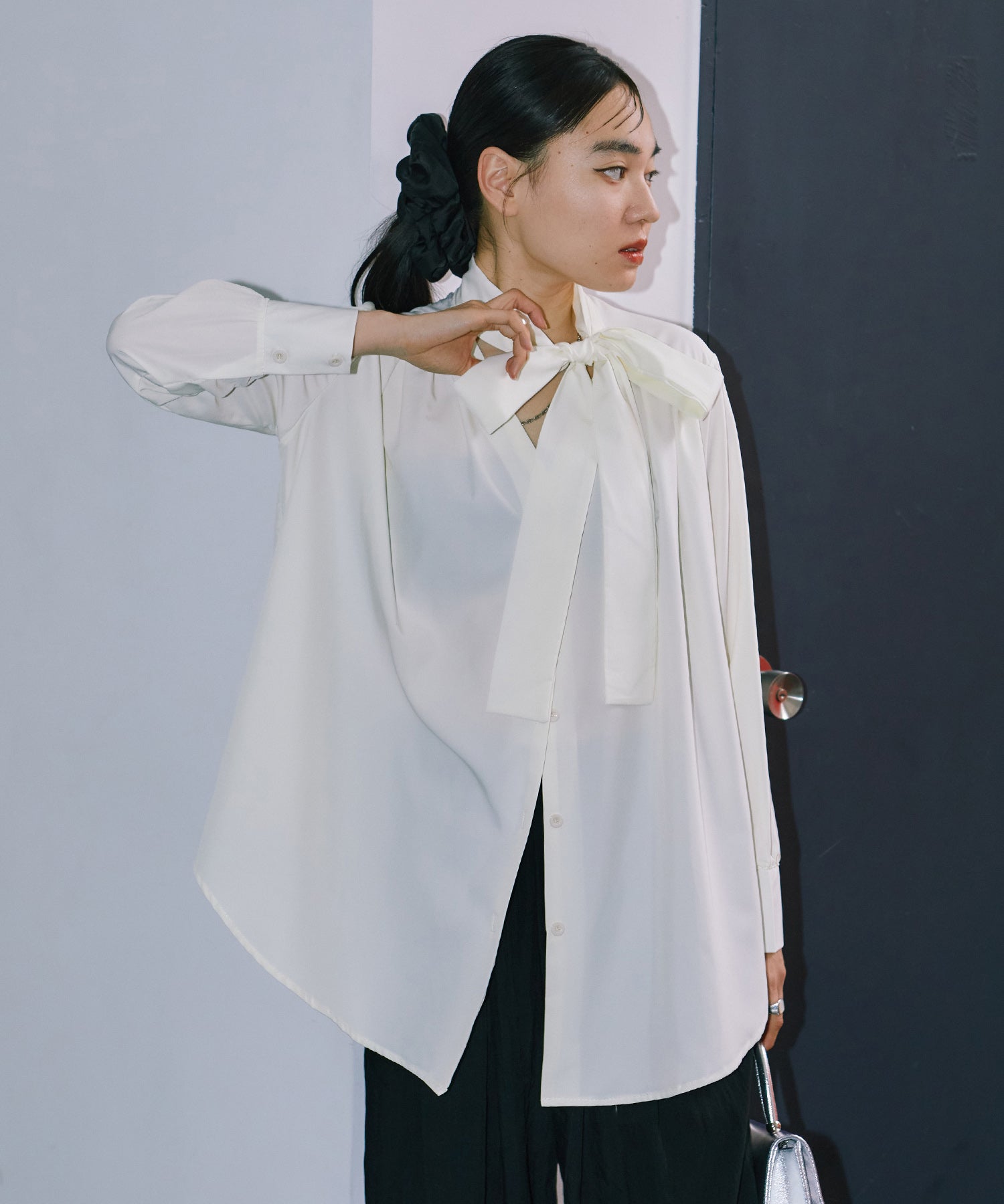 チョーカーネックフレアシャツ