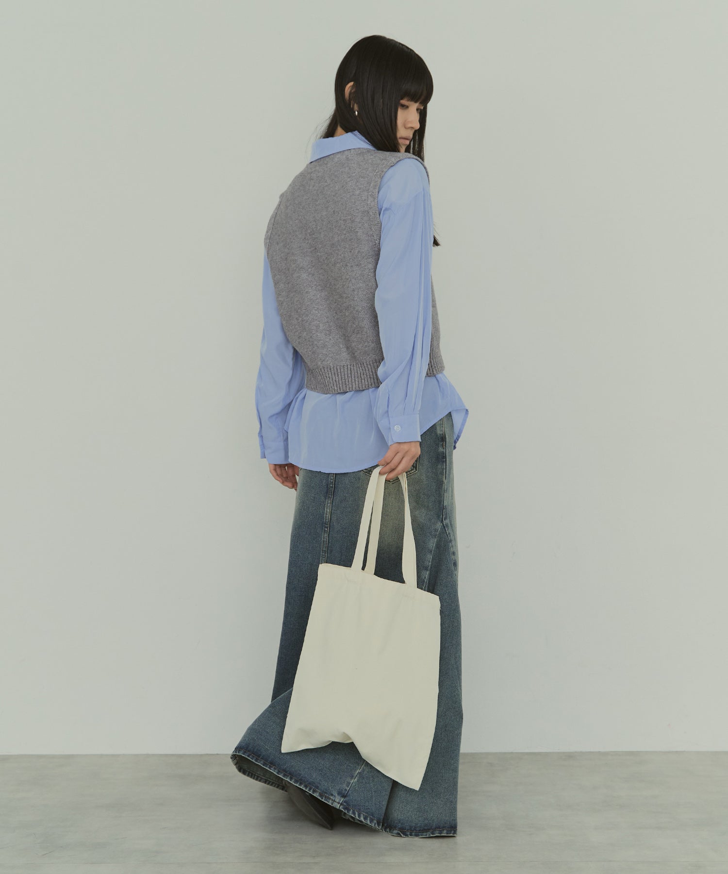 深Vネックメルヘンニットベスト