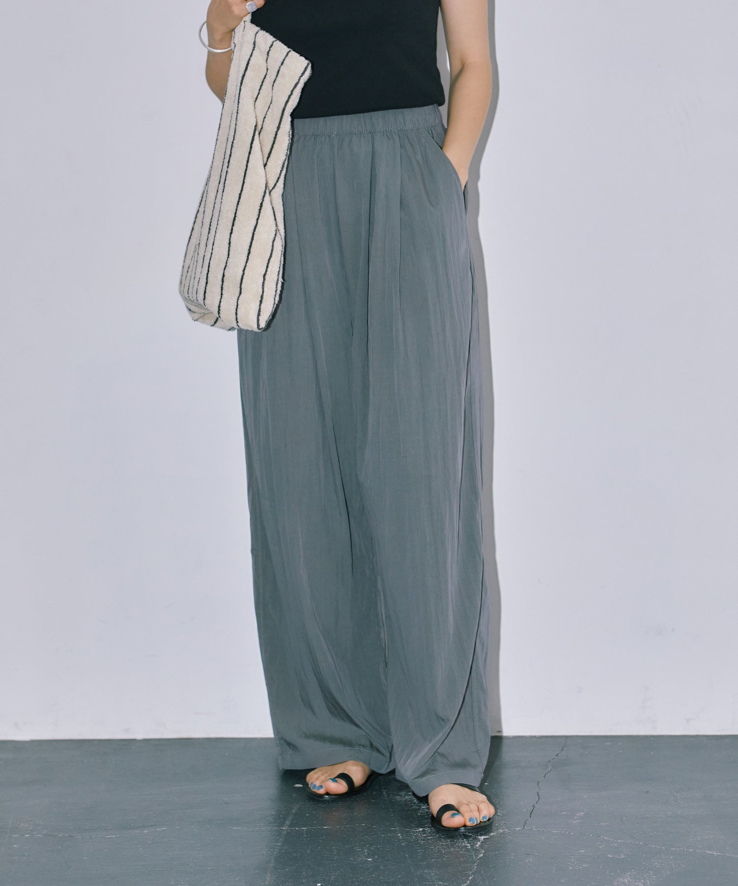 フロントタックワイドパンツ