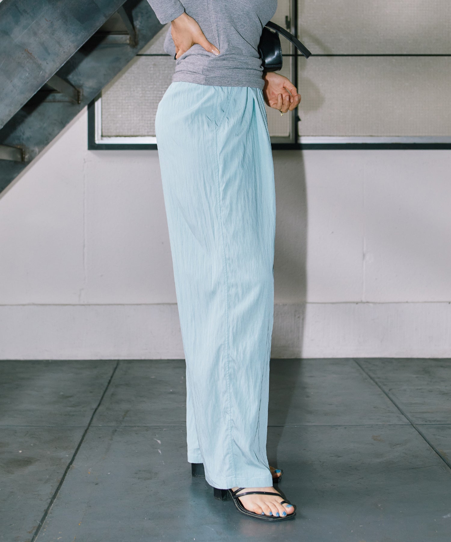 フロントタックワイドパンツ