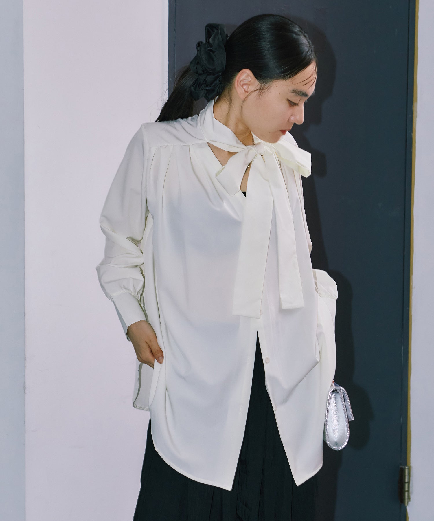 チョーカーネックフレアシャツ