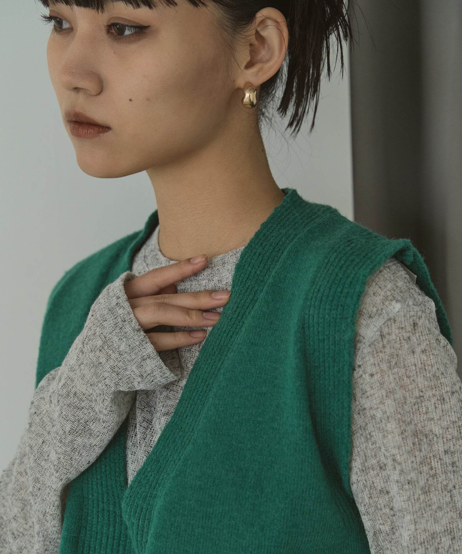 深Vネックメルヘンニットベスト