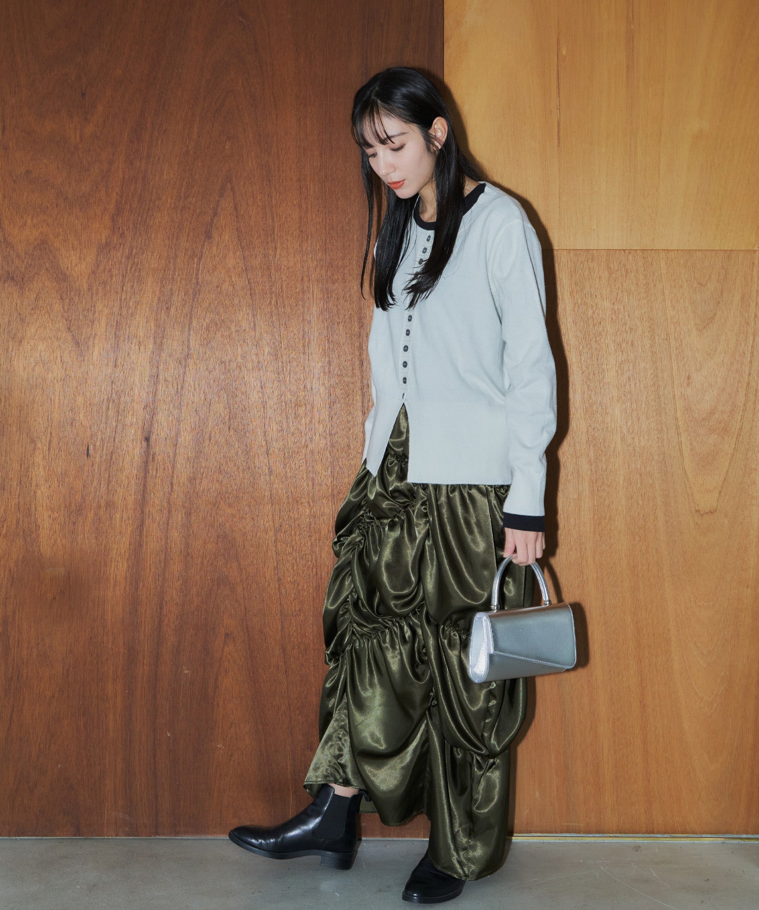 メニーボタンスリットカーデ