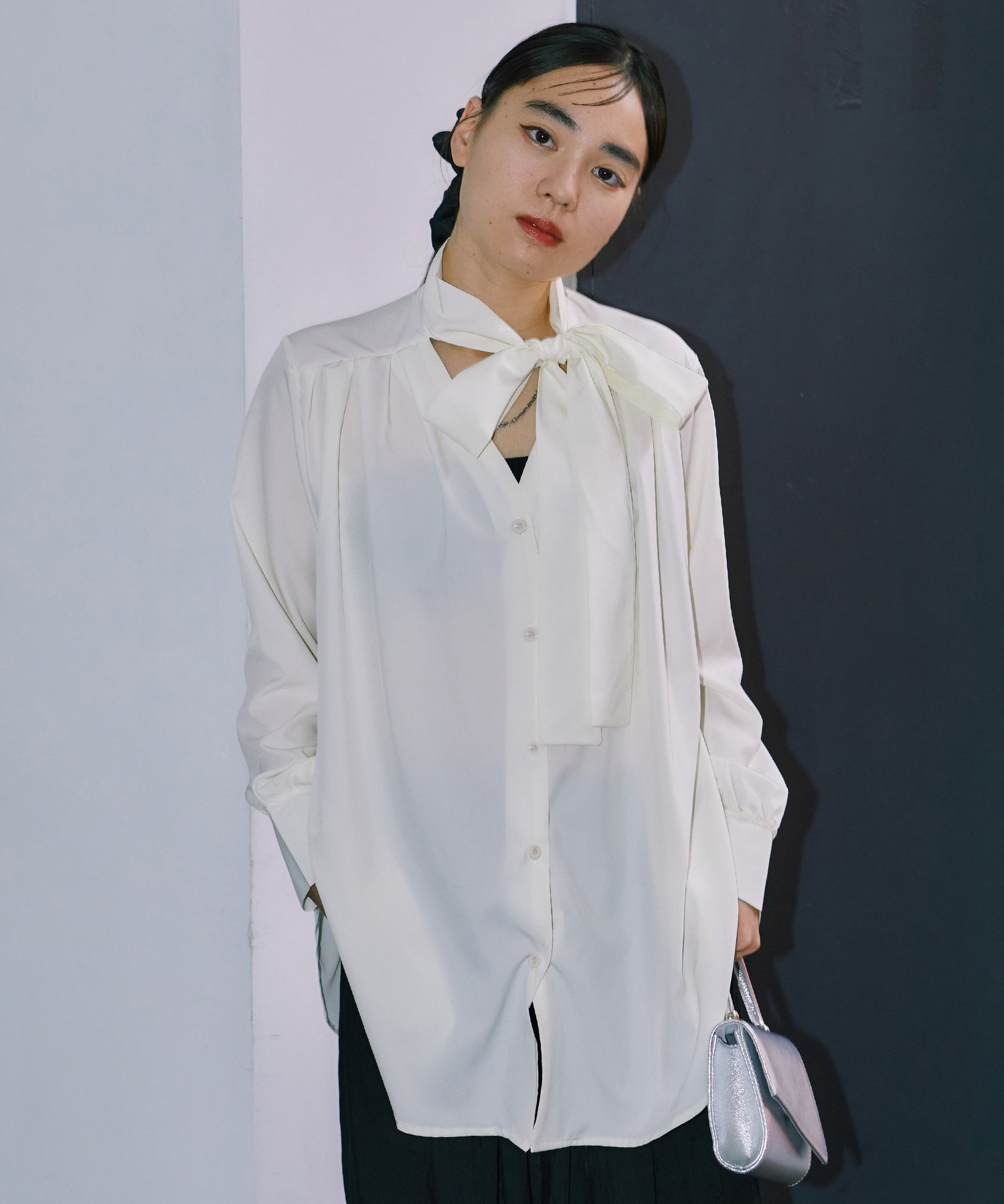 チョーカーネックフレアシャツ