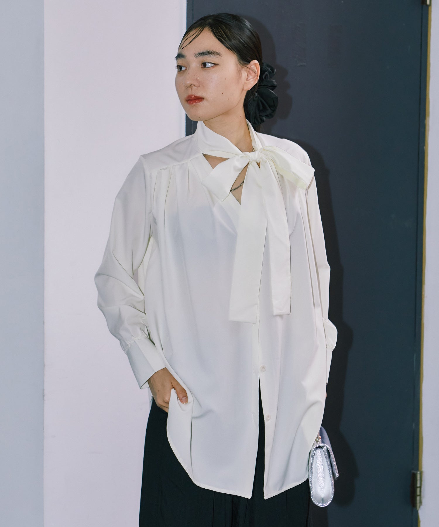 チョーカーネックフレアシャツ