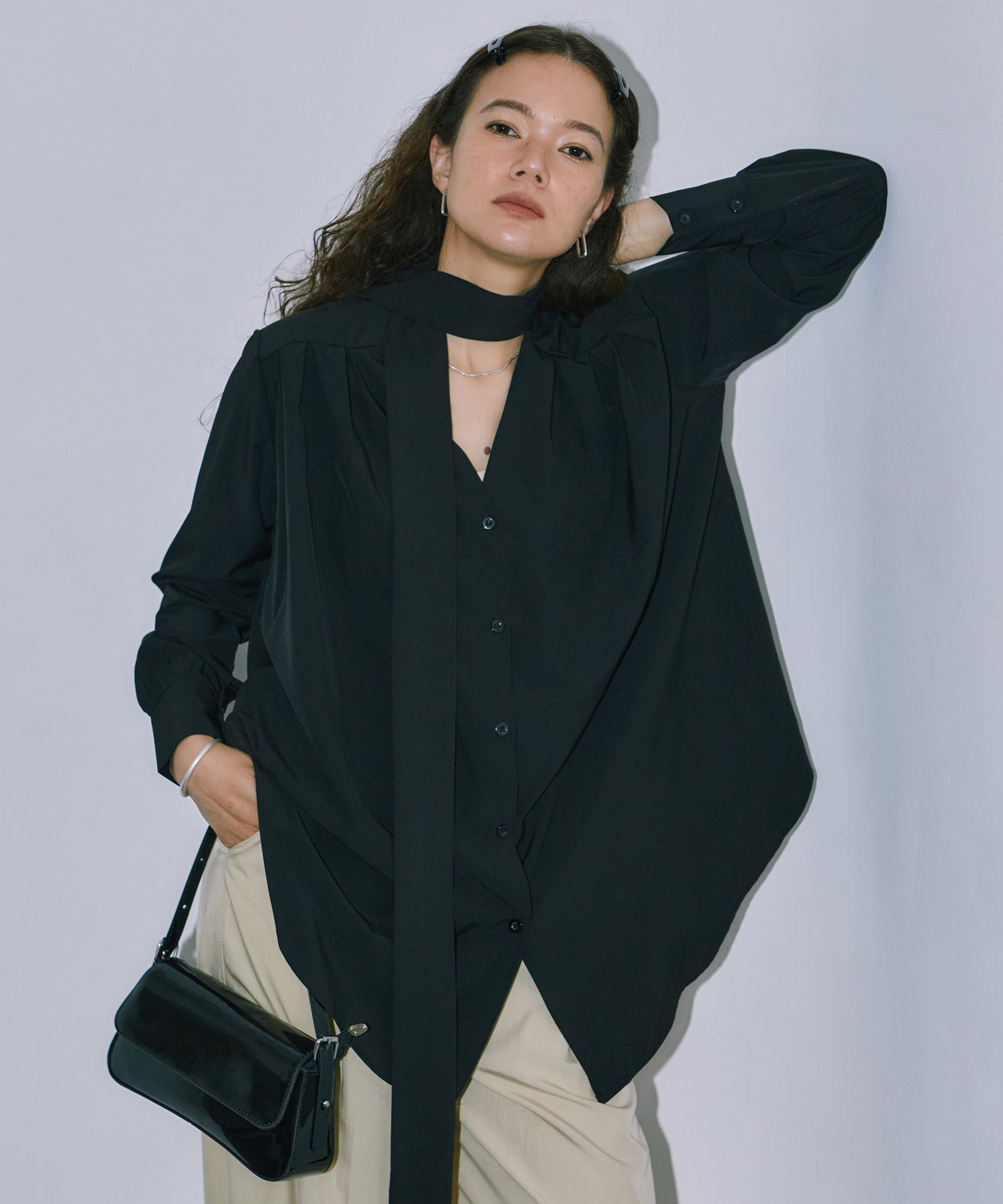 チョーカーネックフレアシャツ