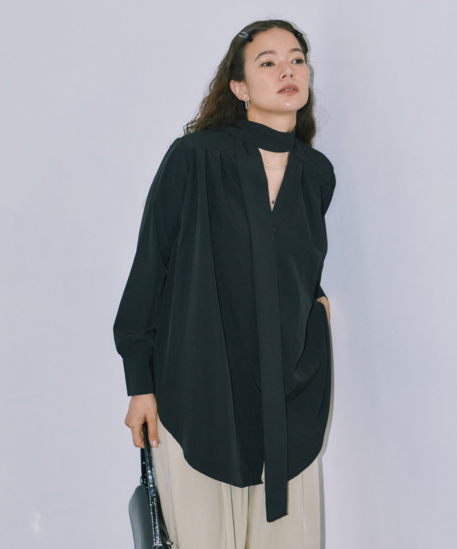 チョーカーネックフレアシャツ