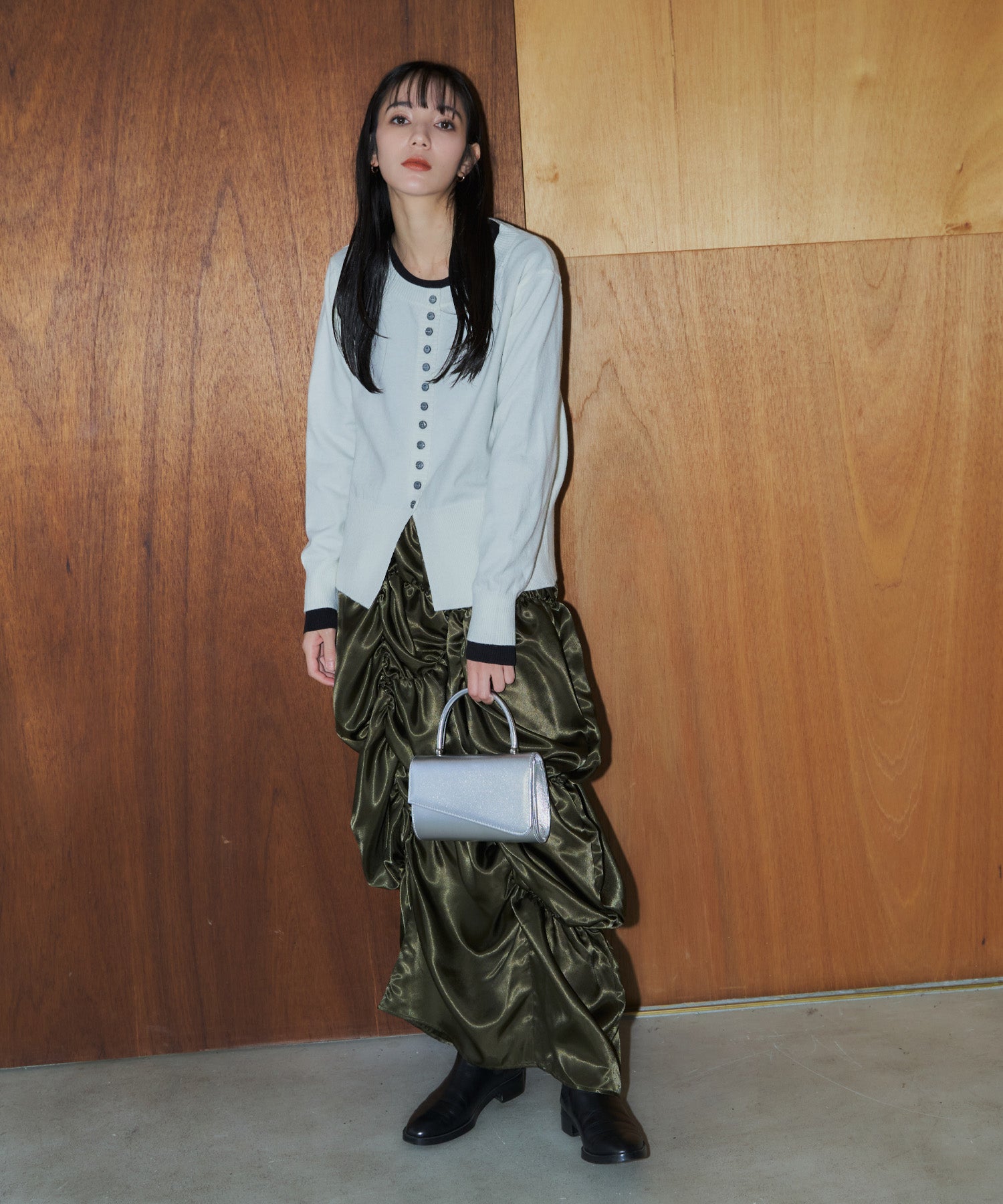 メニーボタンスリットカーデ