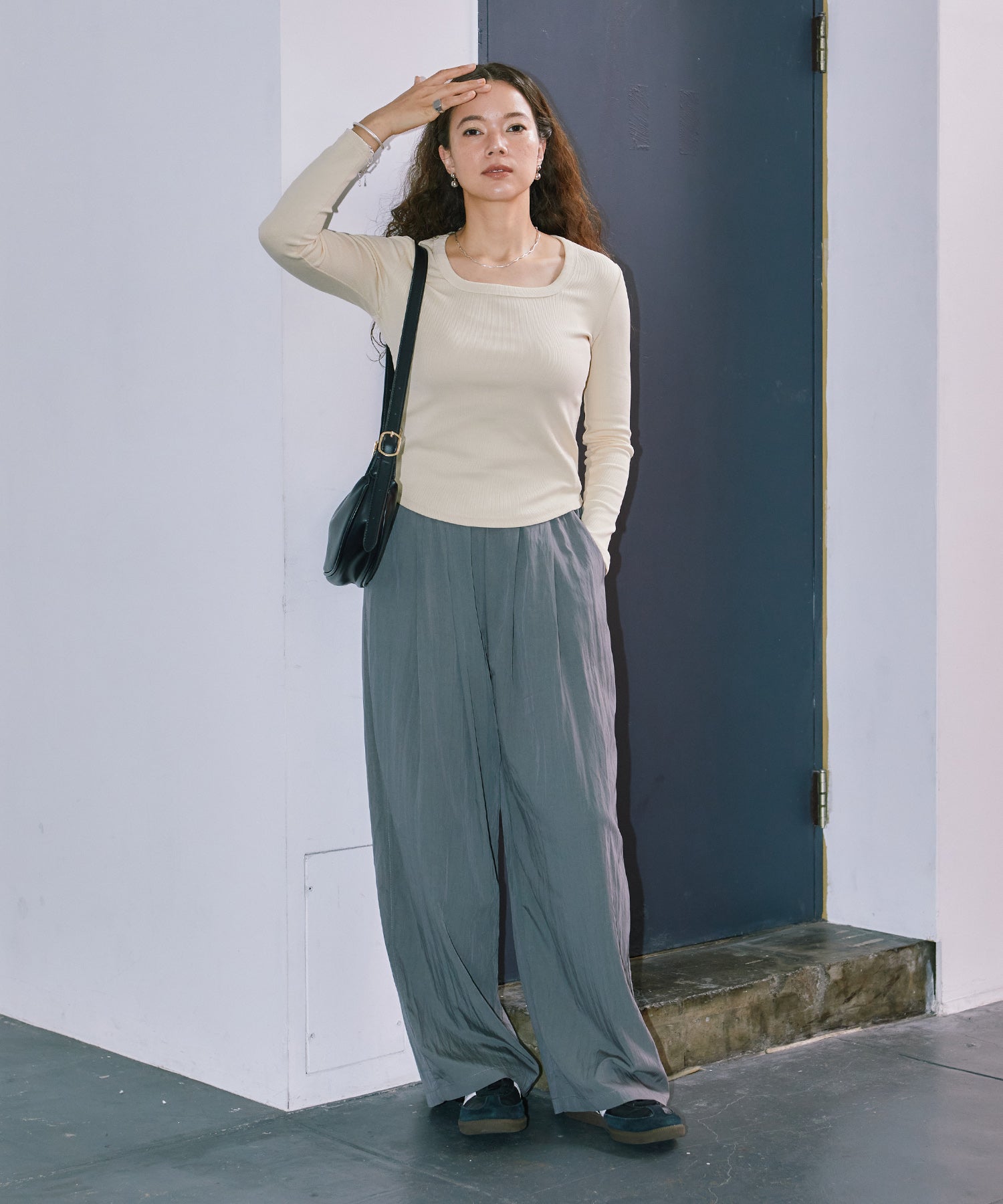 フロントタックワイドパンツ