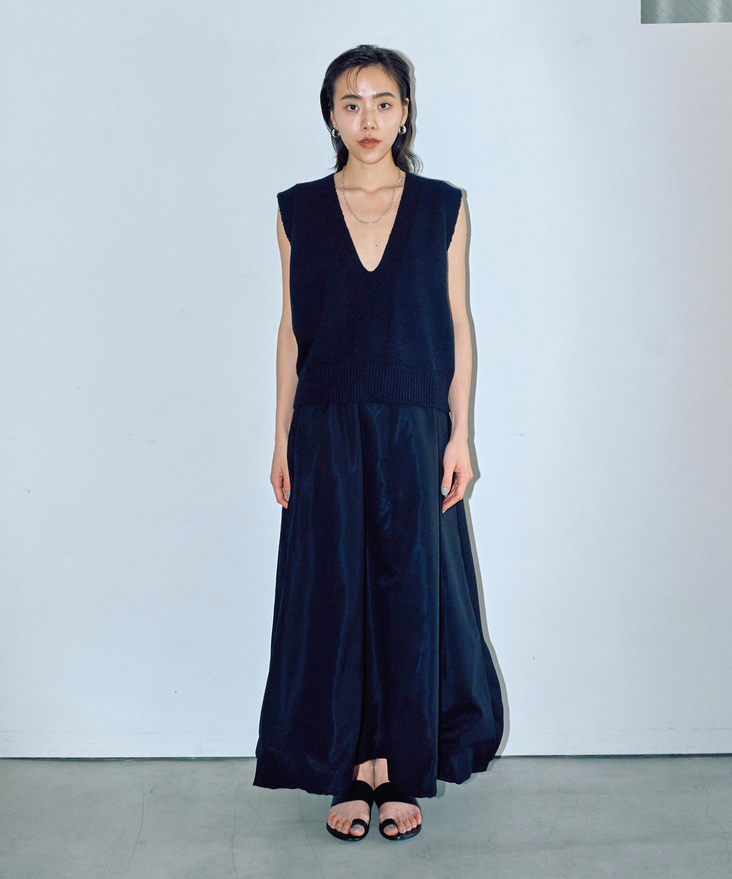 深Vネックメルヘンニットベスト