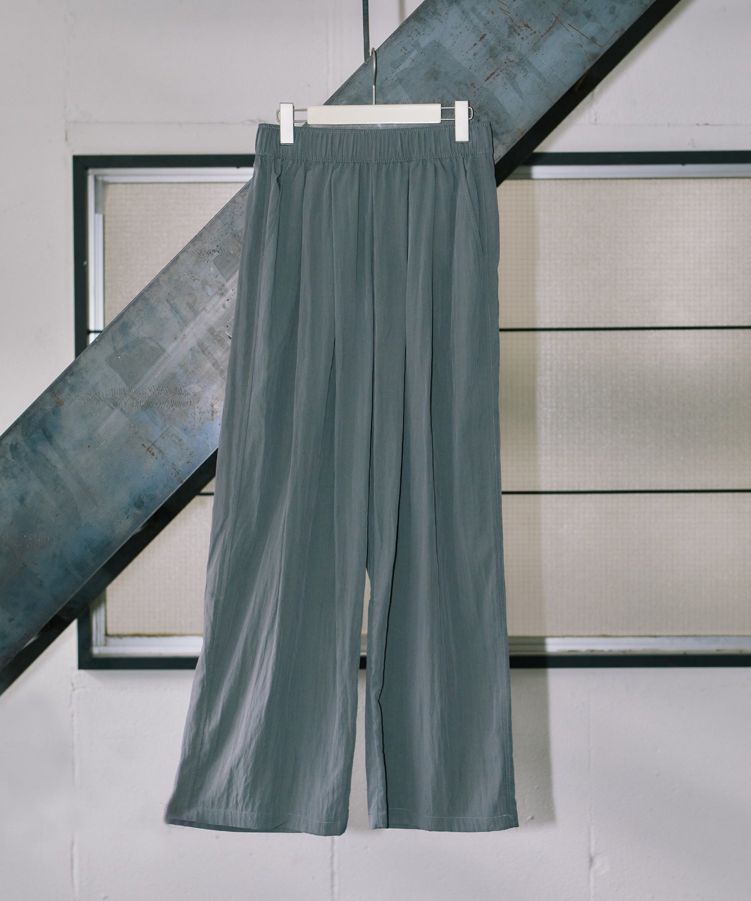 フロントタックワイドパンツ