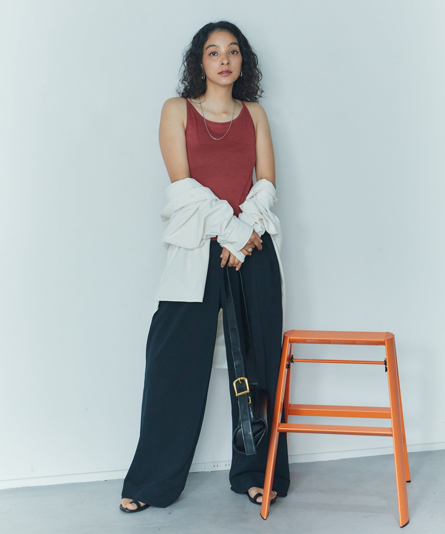 ホールドラウンドネックキャミ