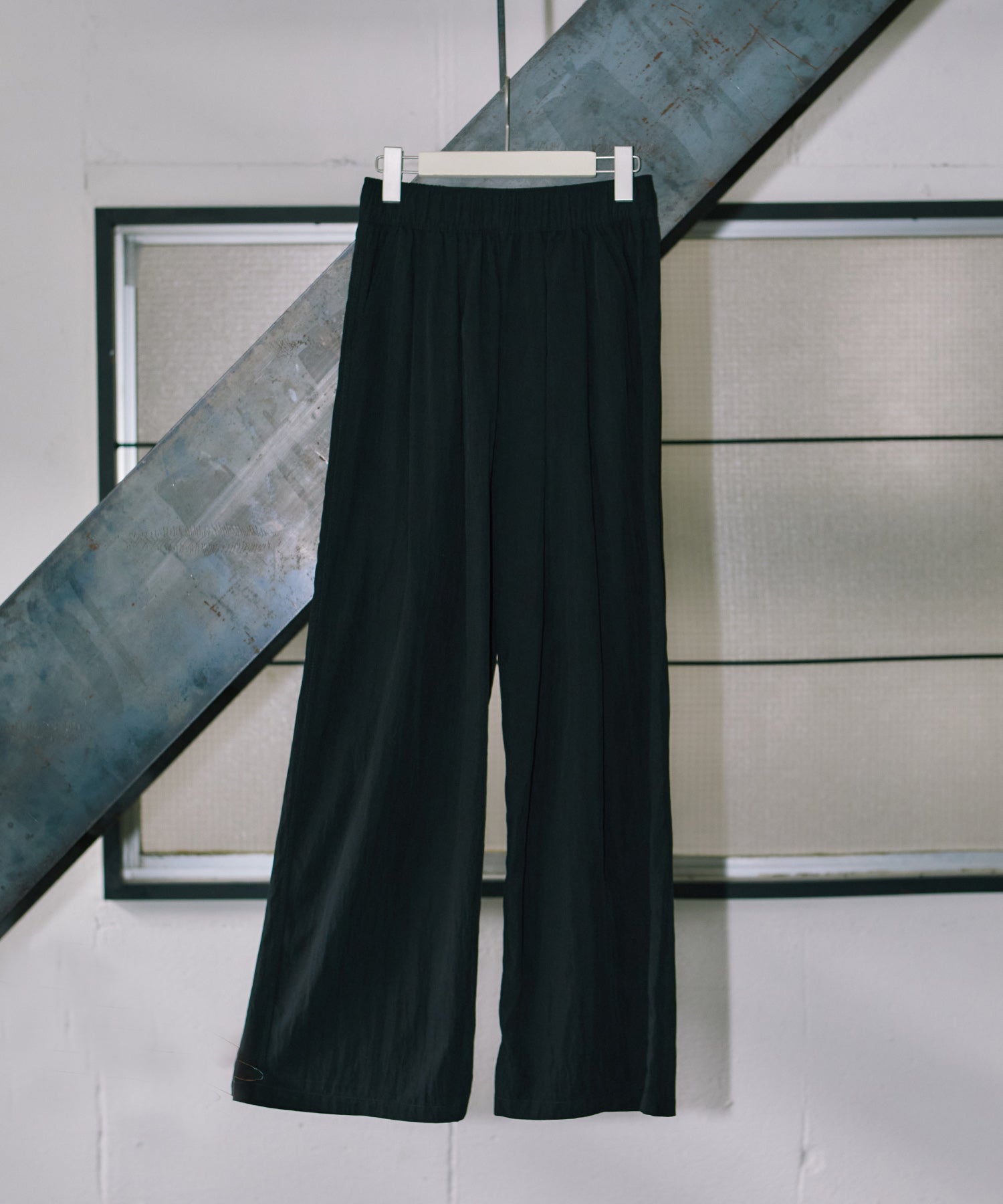 フロントタックワイドパンツ