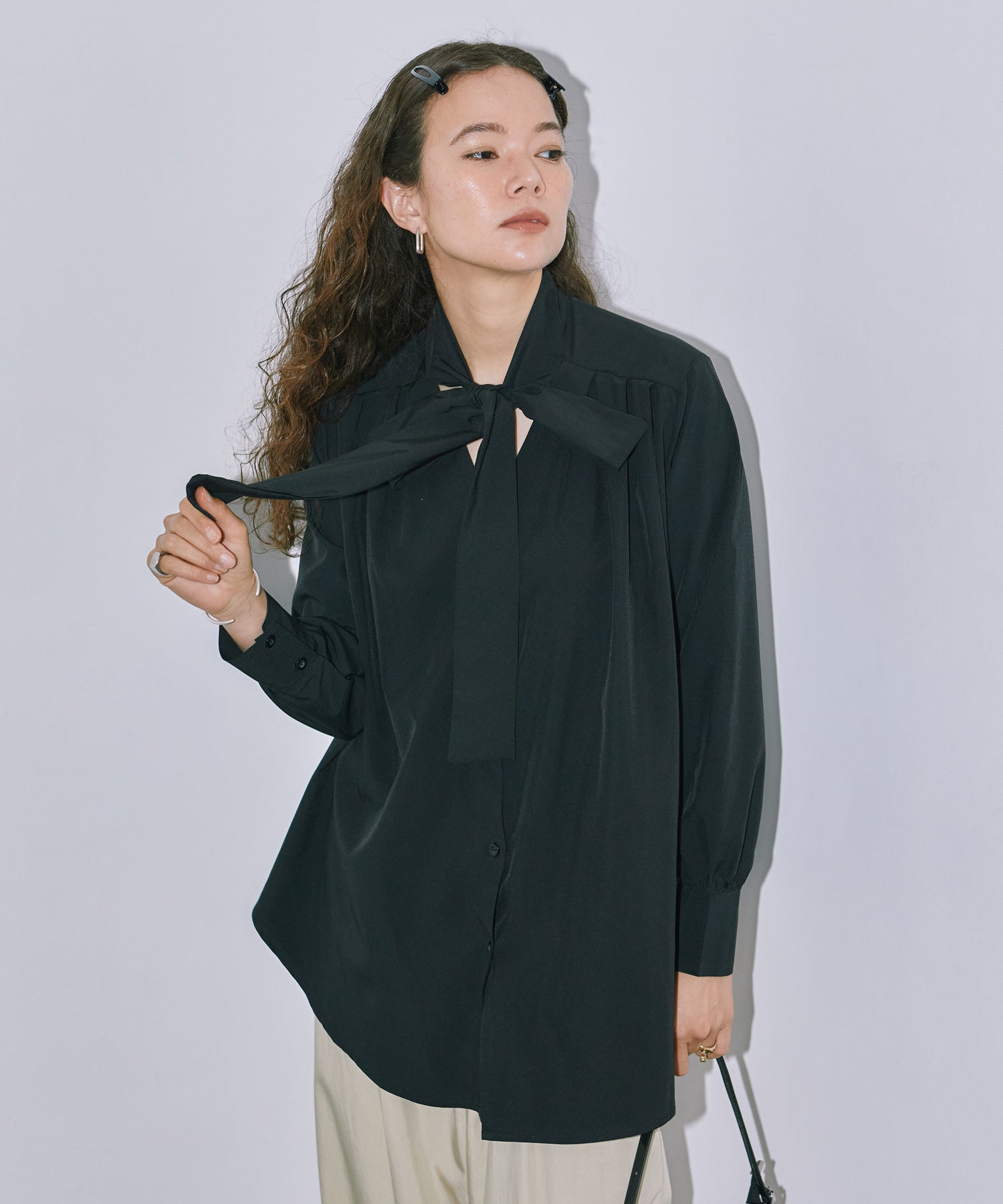 チョーカーネックフレアシャツ