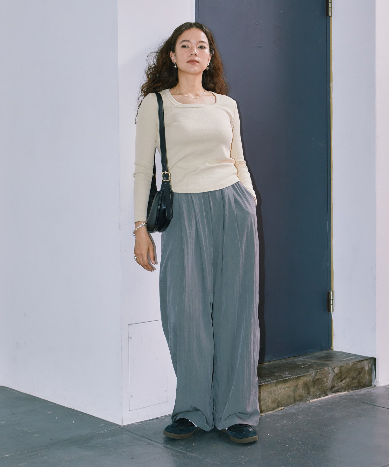 フロントタックワイドパンツ