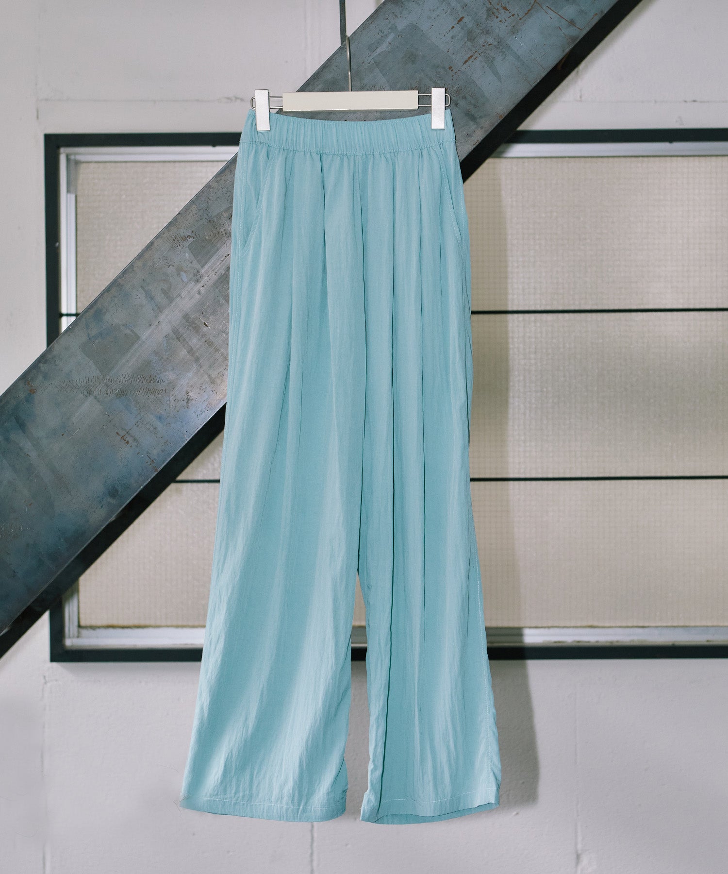 フロントタックワイドパンツ