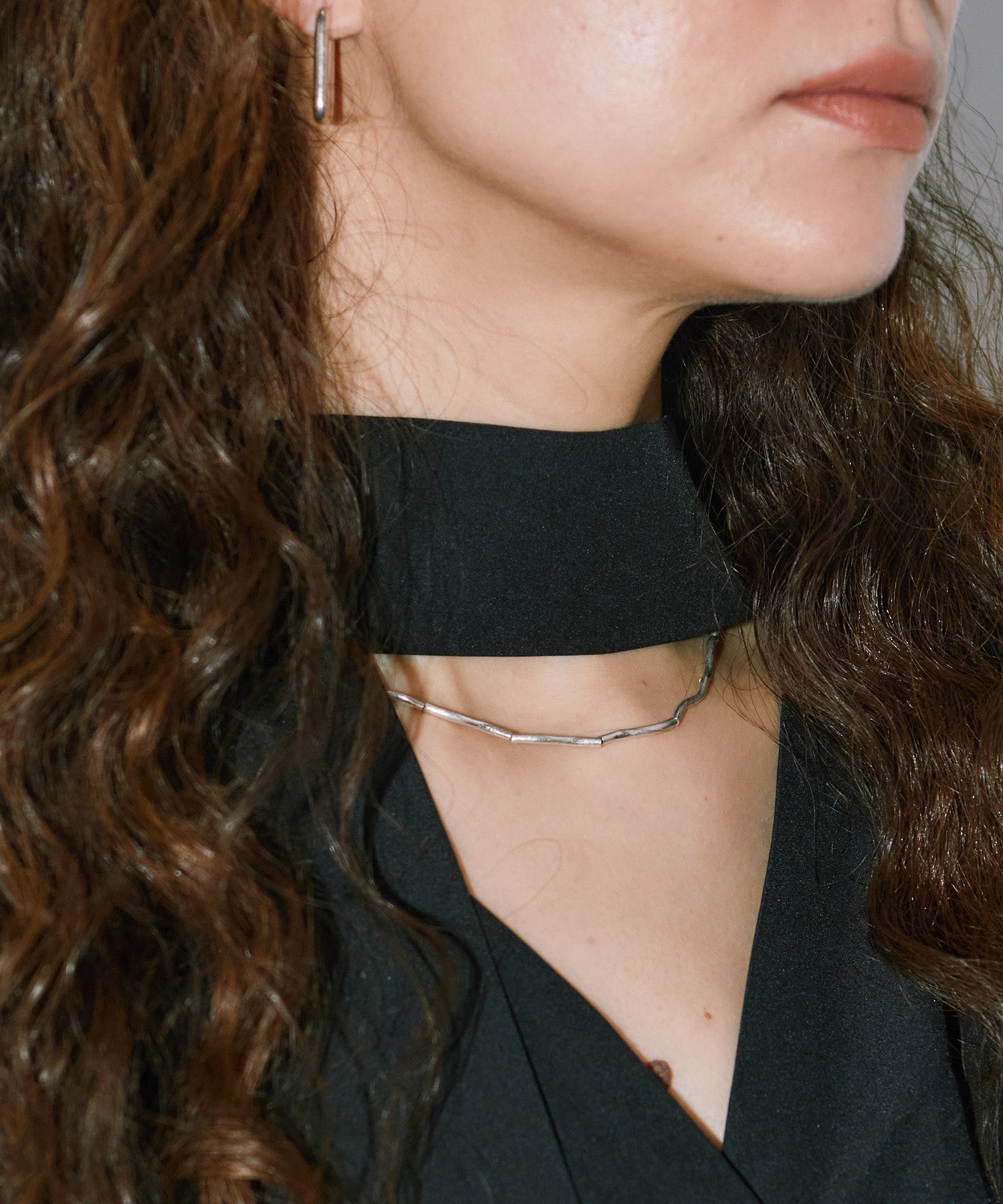 チョーカーネックフレアシャツ