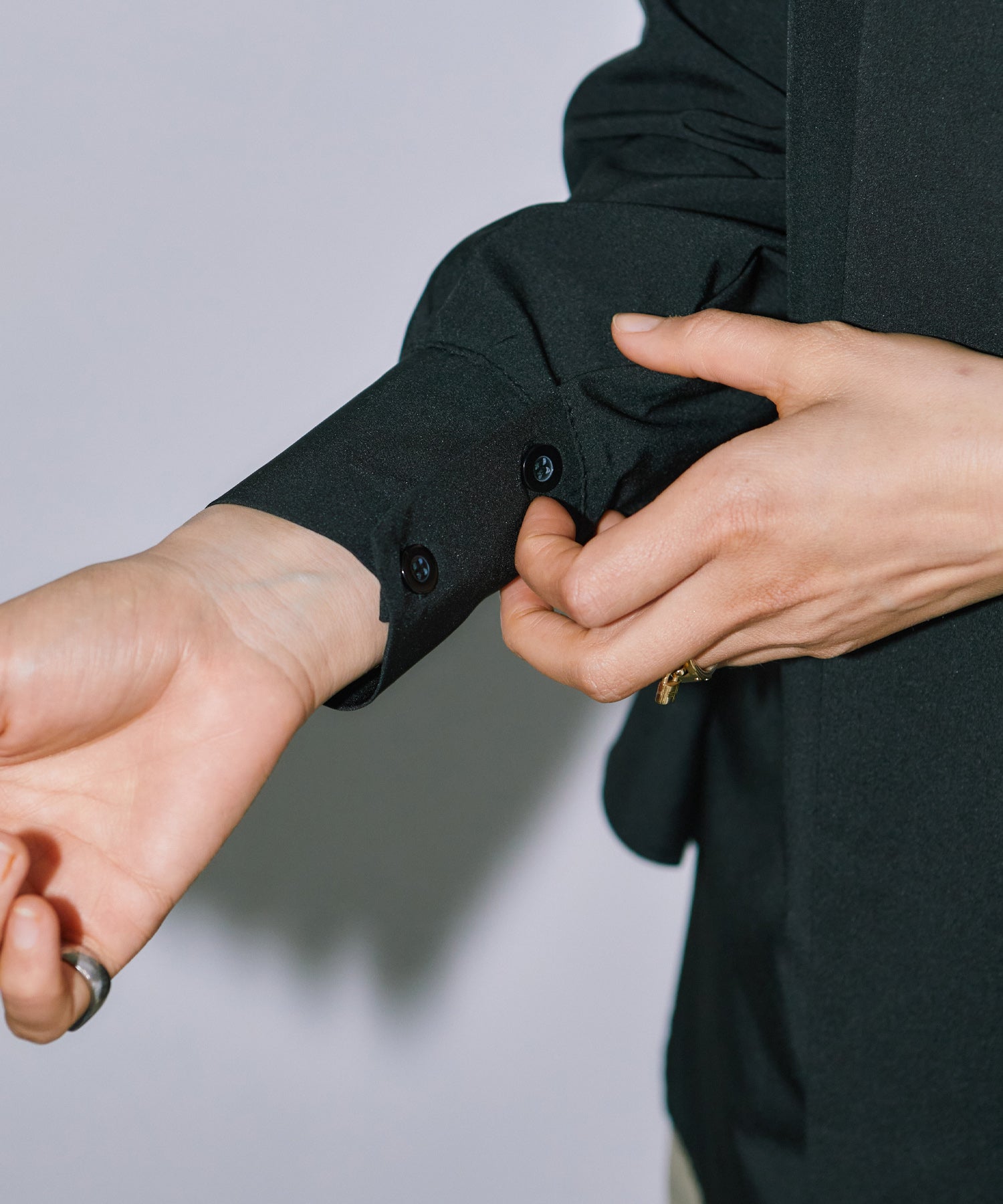 チョーカーネックフレアシャツ