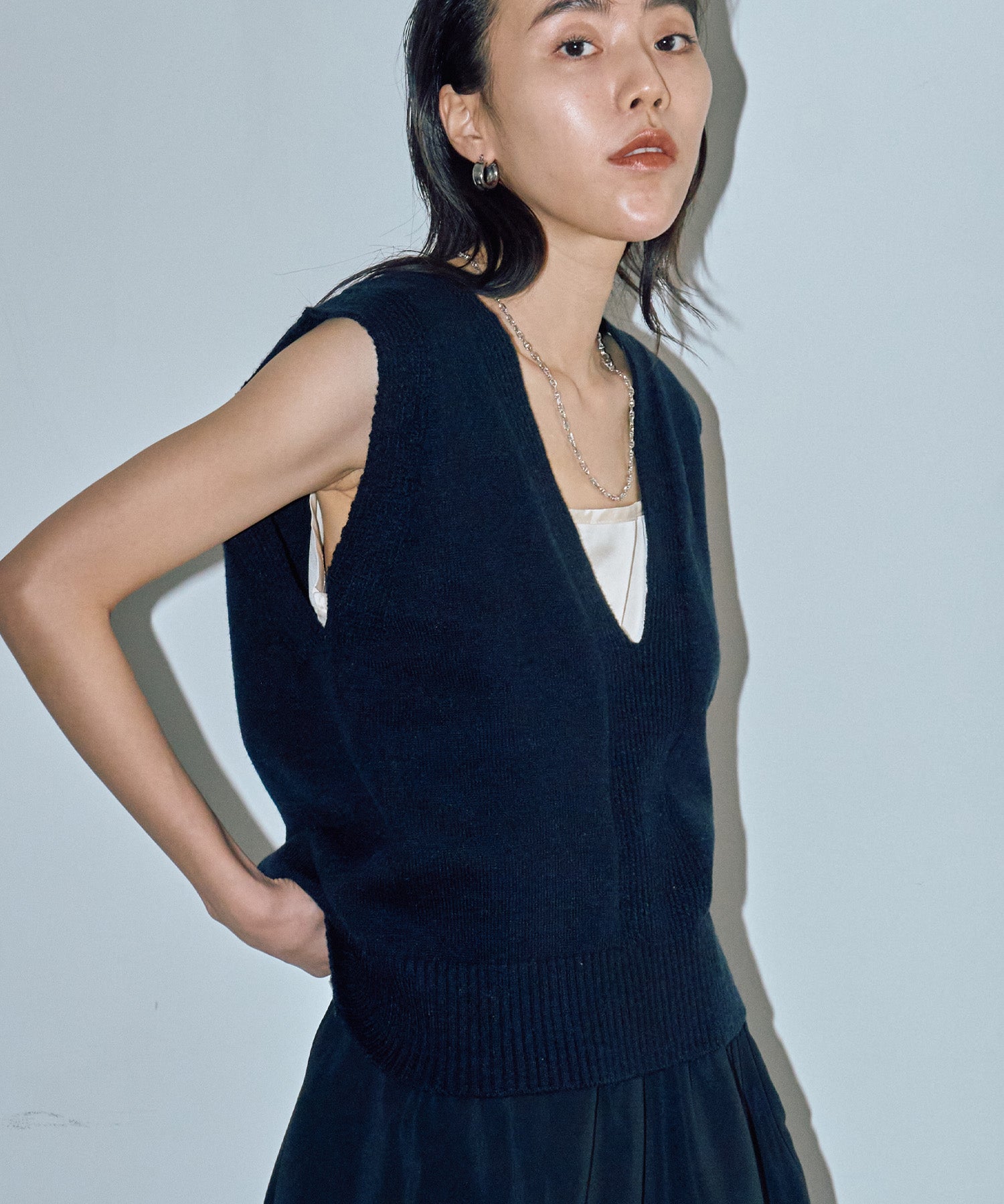 深Vネックメルヘンニットベスト