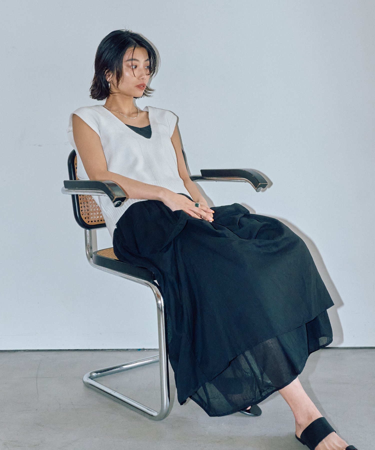 深Vネックメルヘンニットベスト