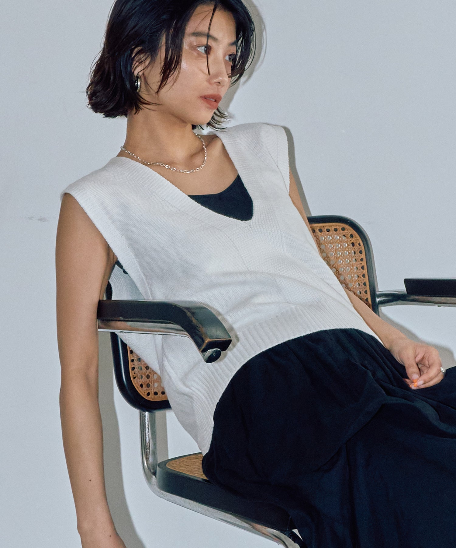 深Vネックメルヘンニットベスト