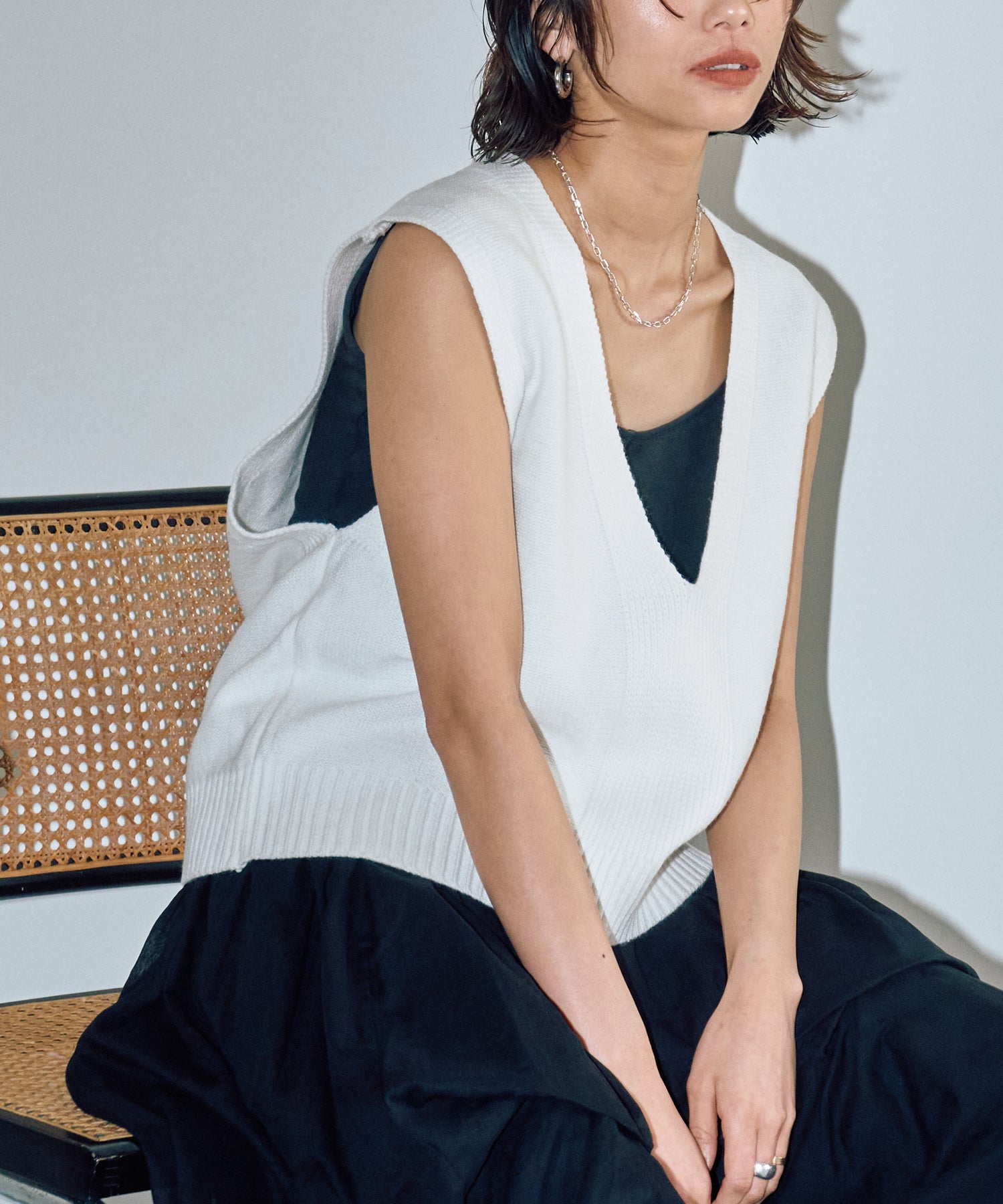 深Vネックメルヘンニットベスト