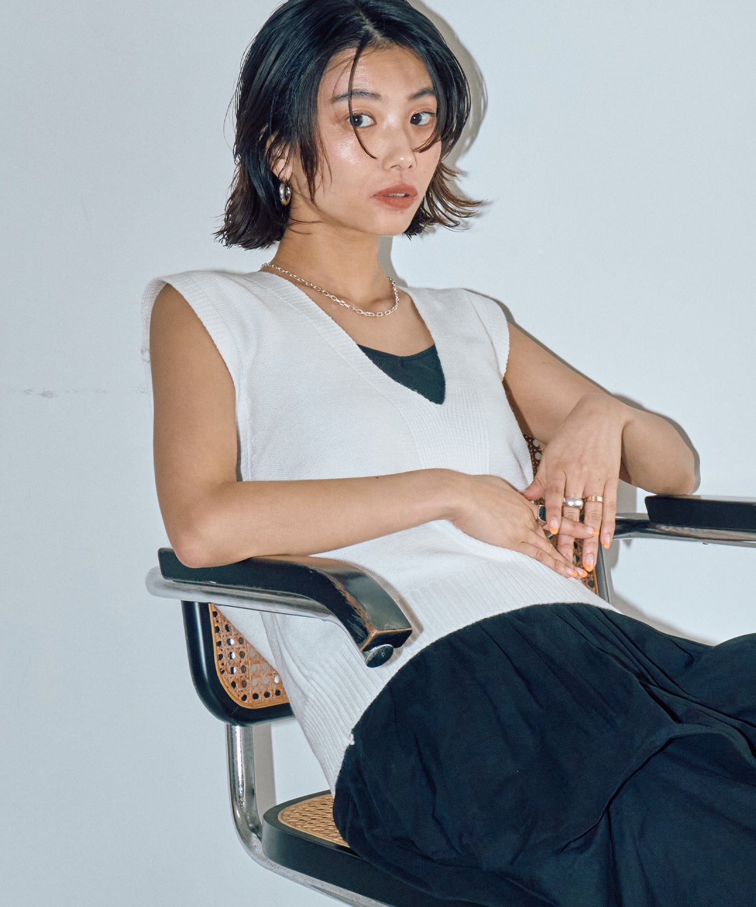 深Vネックメルヘンニットベスト