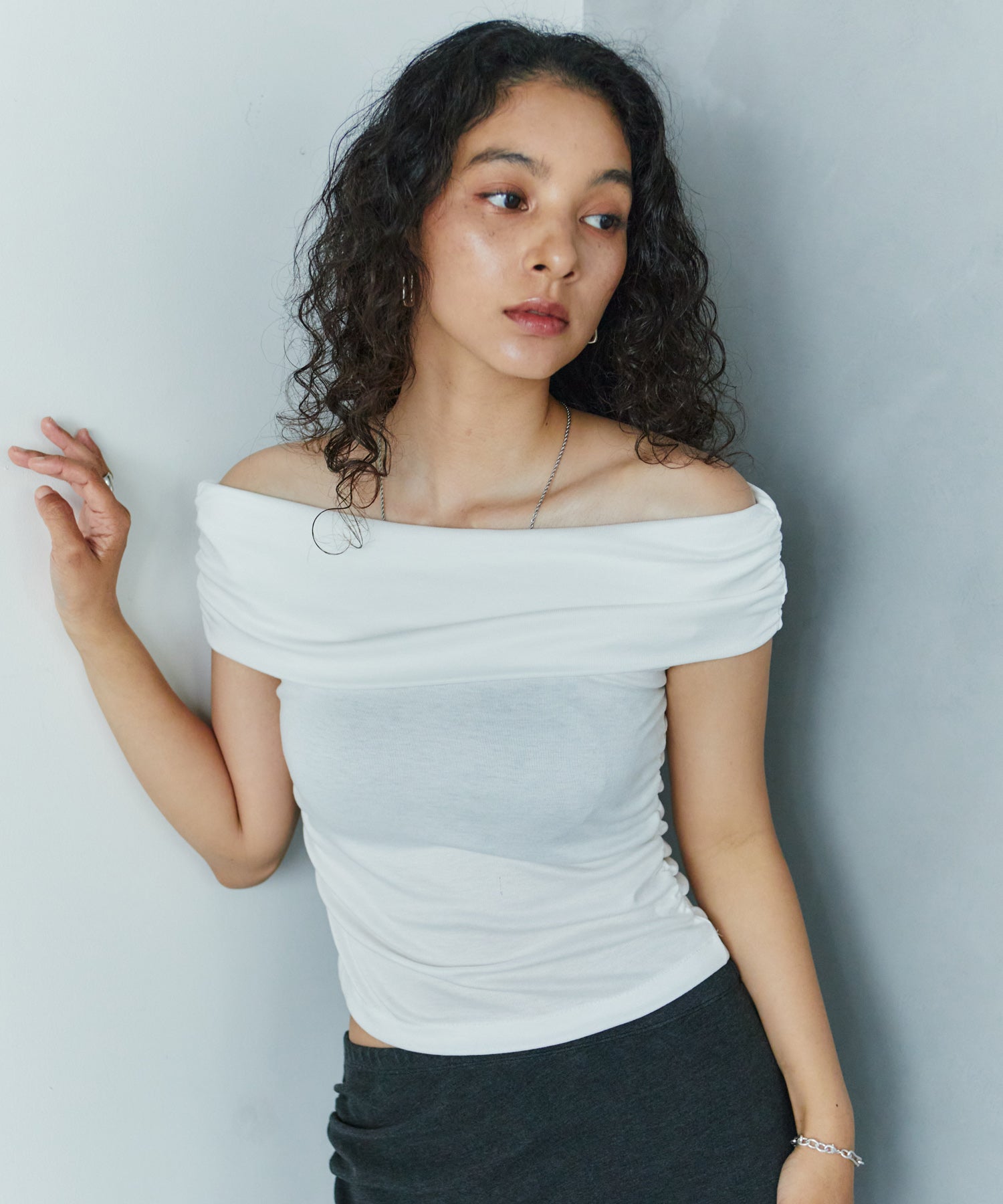 オフショルカットトップス